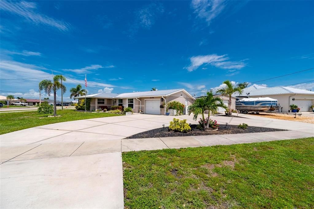 For Sale: $315,000 (2 beds, 2 baths, 1276 Square Feet)