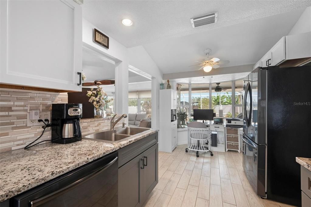 For Sale: $315,000 (2 beds, 2 baths, 1276 Square Feet)