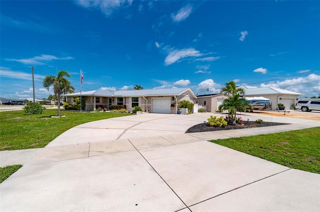 For Sale: $315,000 (2 beds, 2 baths, 1276 Square Feet)