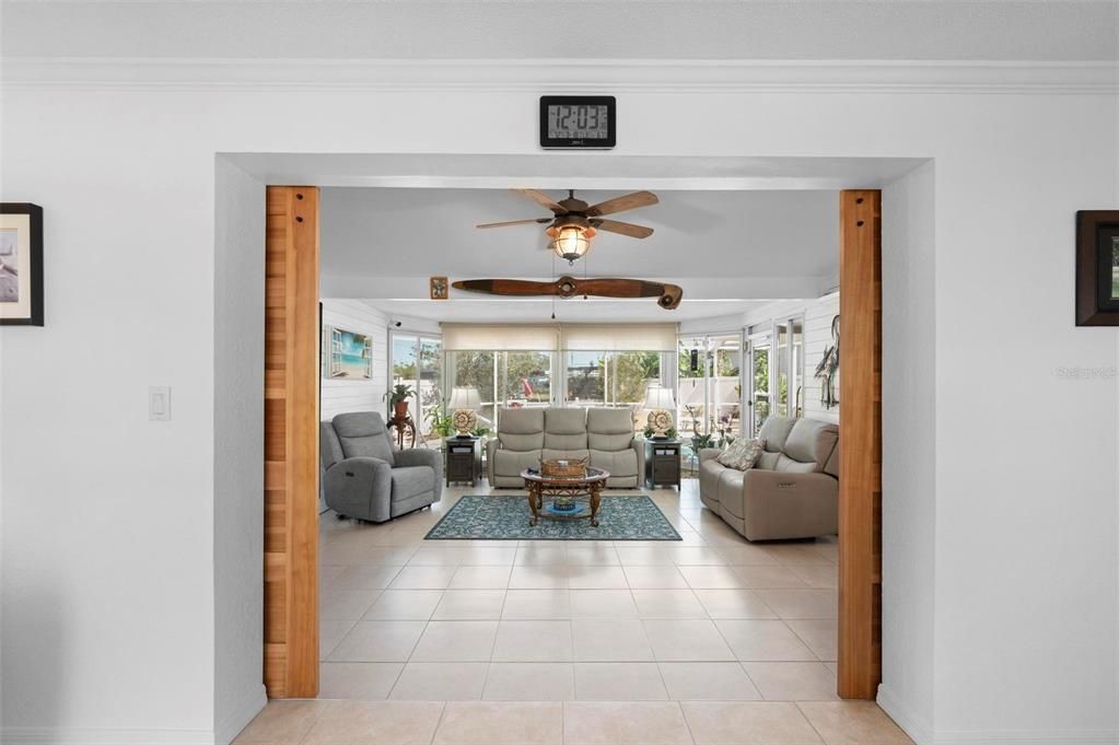 For Sale: $315,000 (2 beds, 2 baths, 1276 Square Feet)