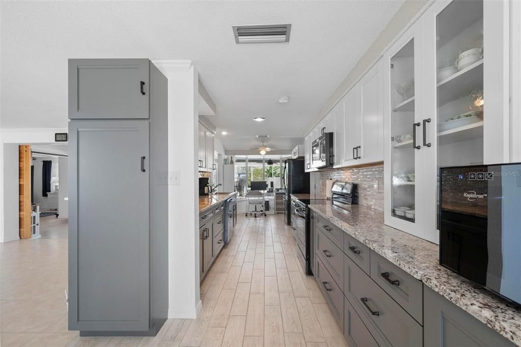 For Sale: $315,000 (2 beds, 2 baths, 1276 Square Feet)