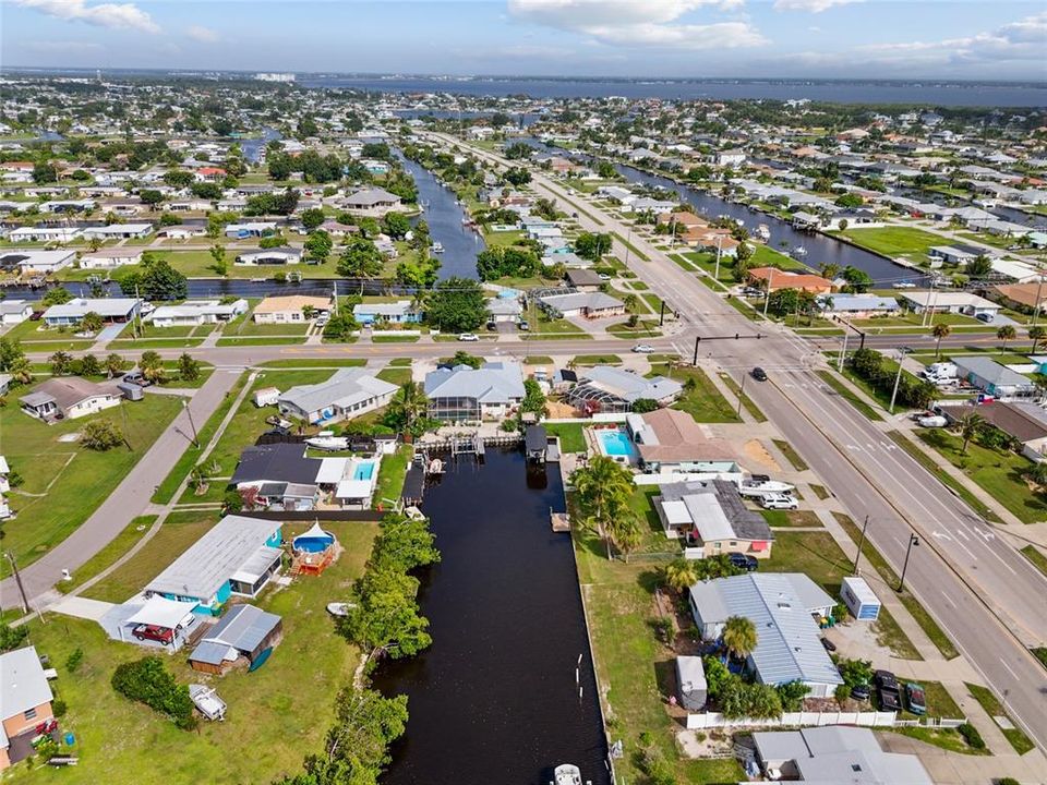 For Sale: $315,000 (2 beds, 2 baths, 1276 Square Feet)