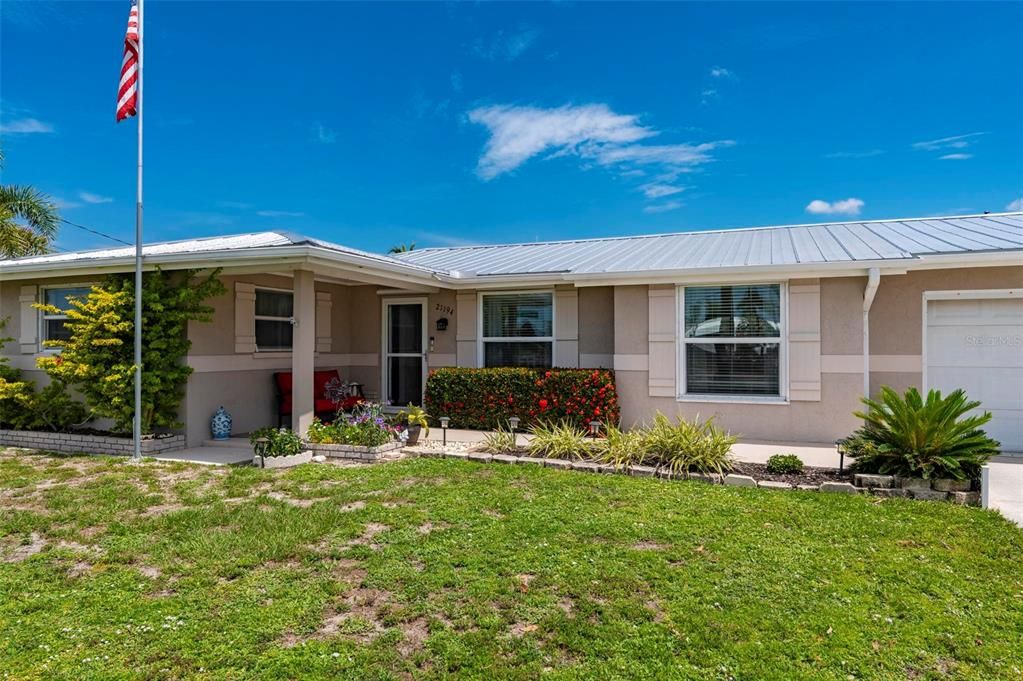 For Sale: $315,000 (2 beds, 2 baths, 1276 Square Feet)