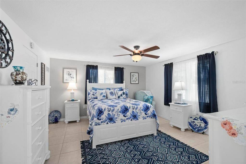 For Sale: $315,000 (2 beds, 2 baths, 1276 Square Feet)