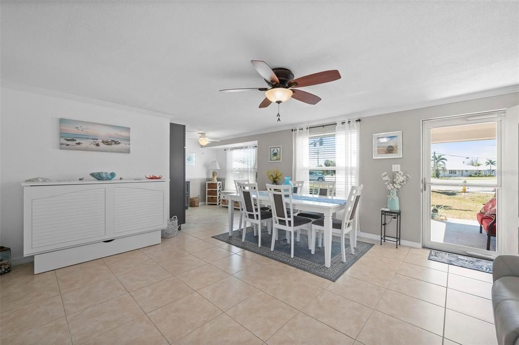 For Sale: $315,000 (2 beds, 2 baths, 1276 Square Feet)