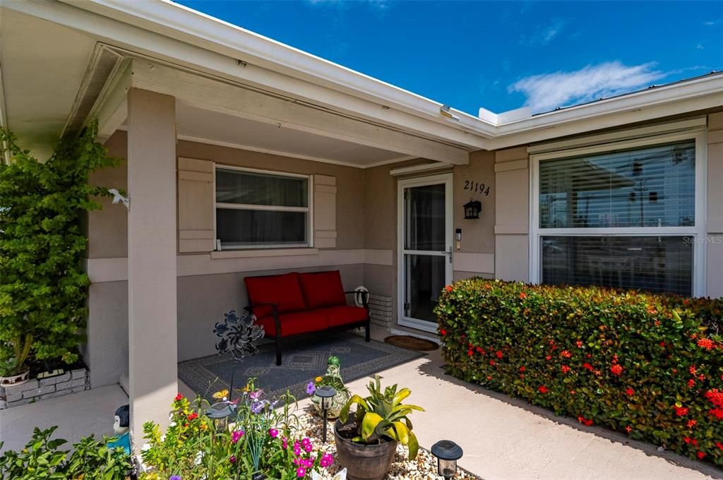 For Sale: $315,000 (2 beds, 2 baths, 1276 Square Feet)