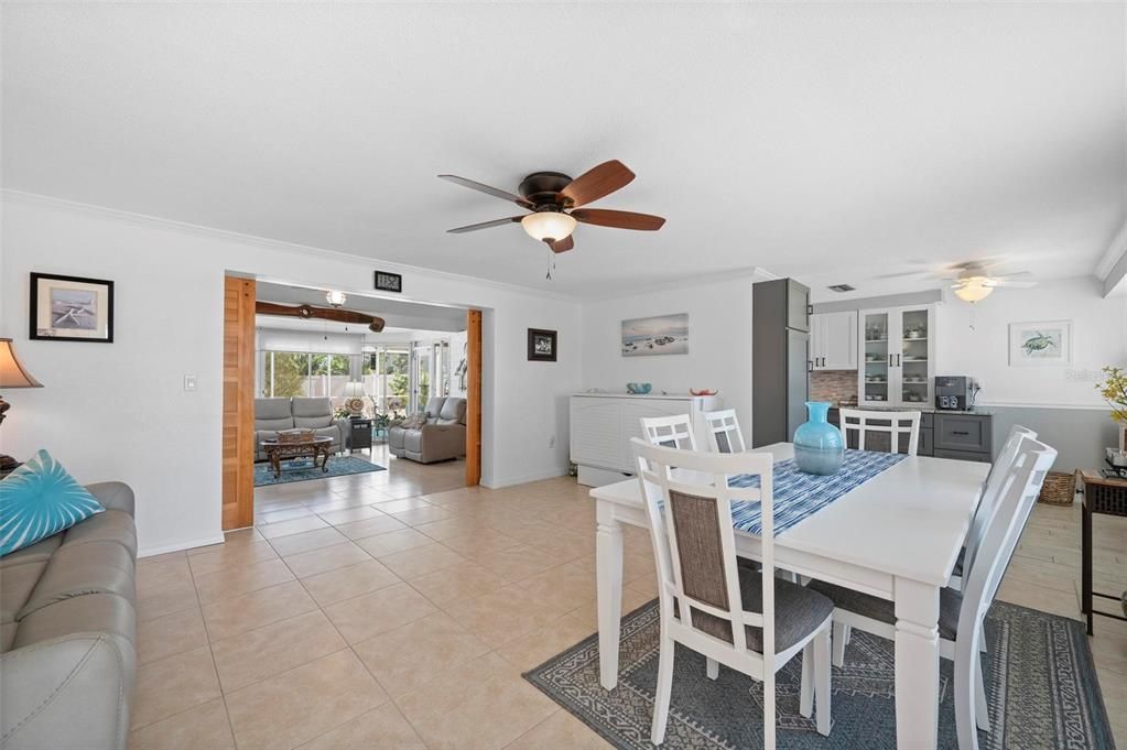 For Sale: $315,000 (2 beds, 2 baths, 1276 Square Feet)