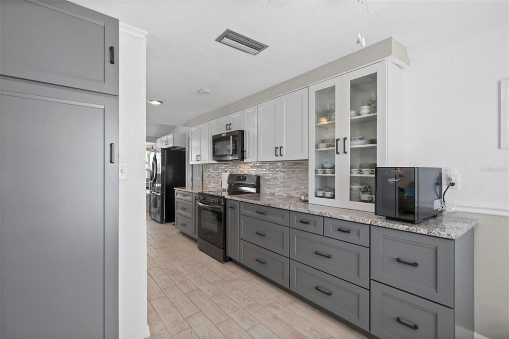 For Sale: $315,000 (2 beds, 2 baths, 1276 Square Feet)