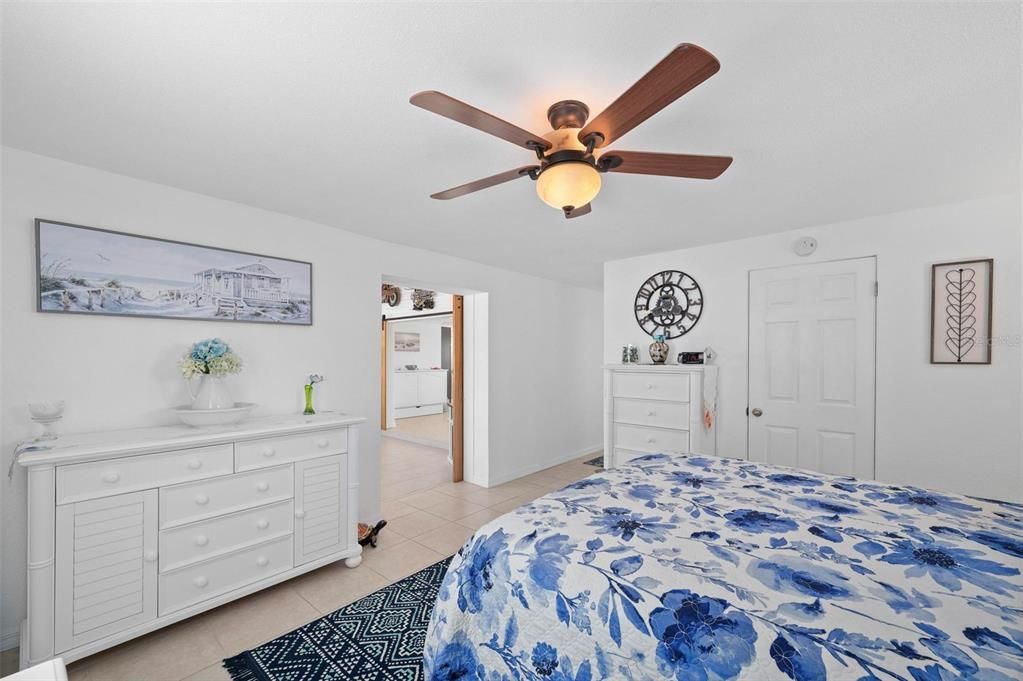 For Sale: $315,000 (2 beds, 2 baths, 1276 Square Feet)