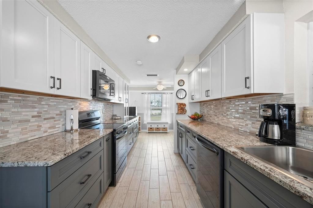 For Sale: $315,000 (2 beds, 2 baths, 1276 Square Feet)