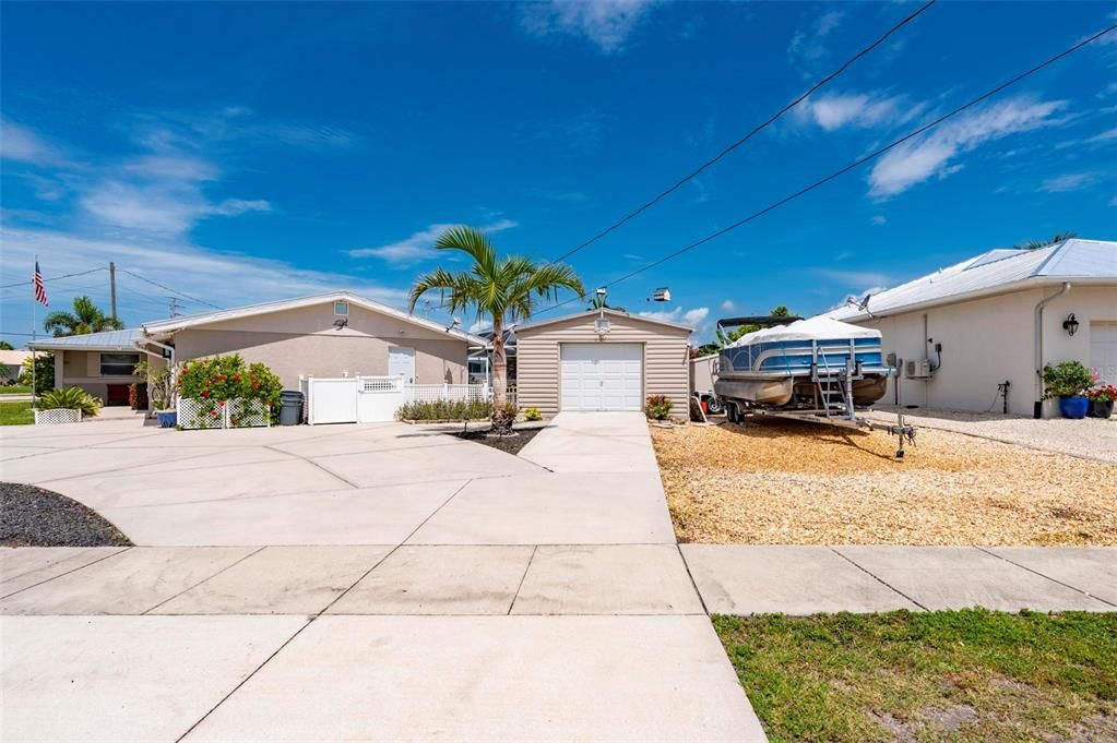 For Sale: $315,000 (2 beds, 2 baths, 1276 Square Feet)