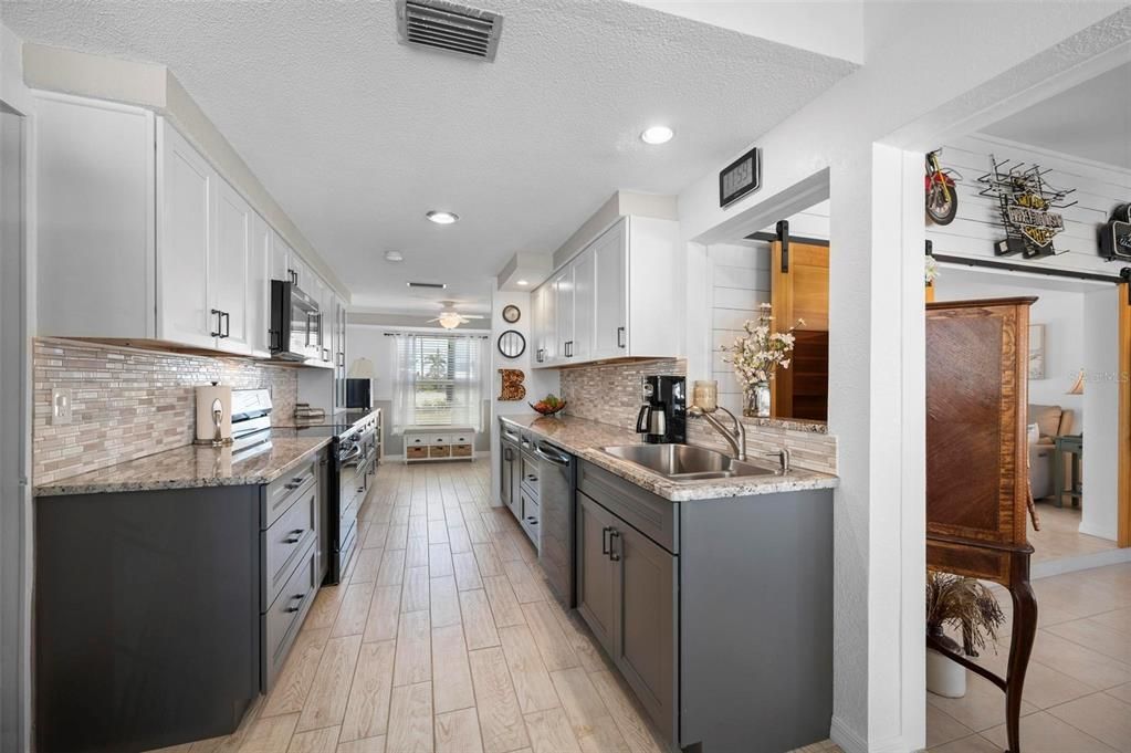 For Sale: $315,000 (2 beds, 2 baths, 1276 Square Feet)