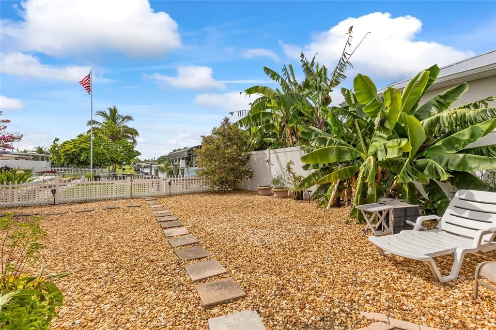 For Sale: $315,000 (2 beds, 2 baths, 1276 Square Feet)