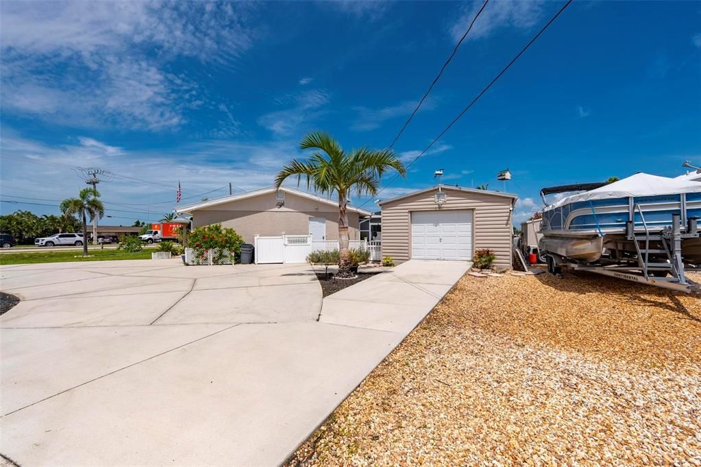 For Sale: $315,000 (2 beds, 2 baths, 1276 Square Feet)