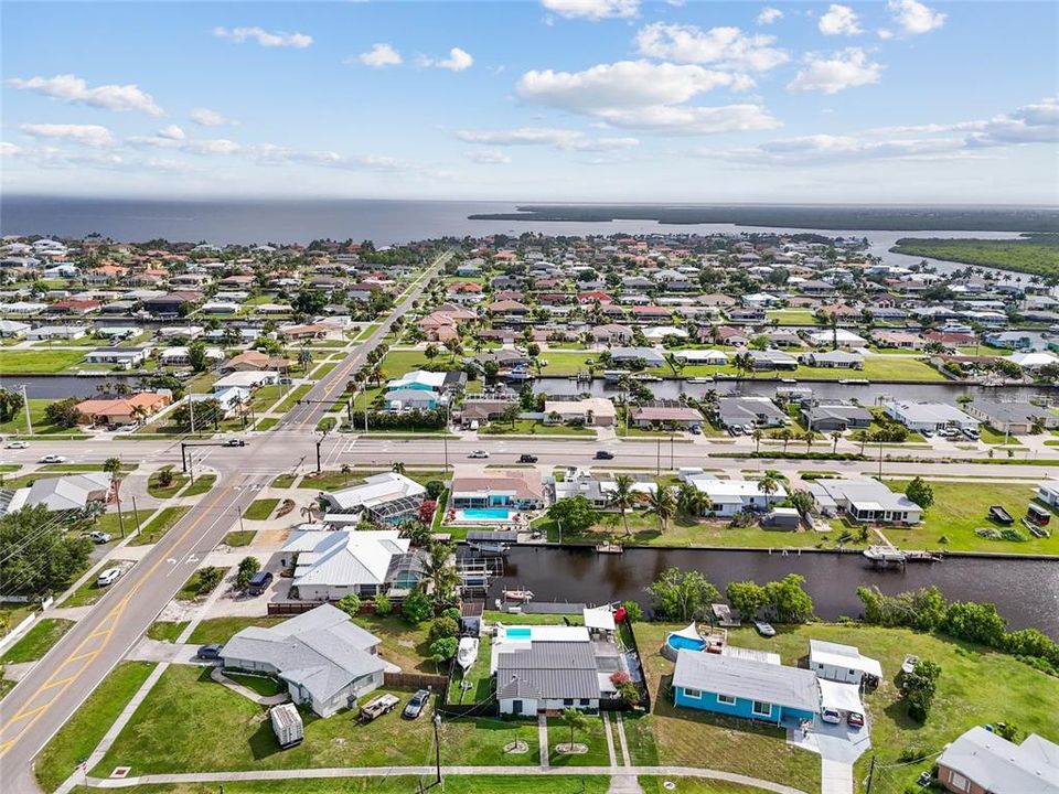 For Sale: $315,000 (2 beds, 2 baths, 1276 Square Feet)