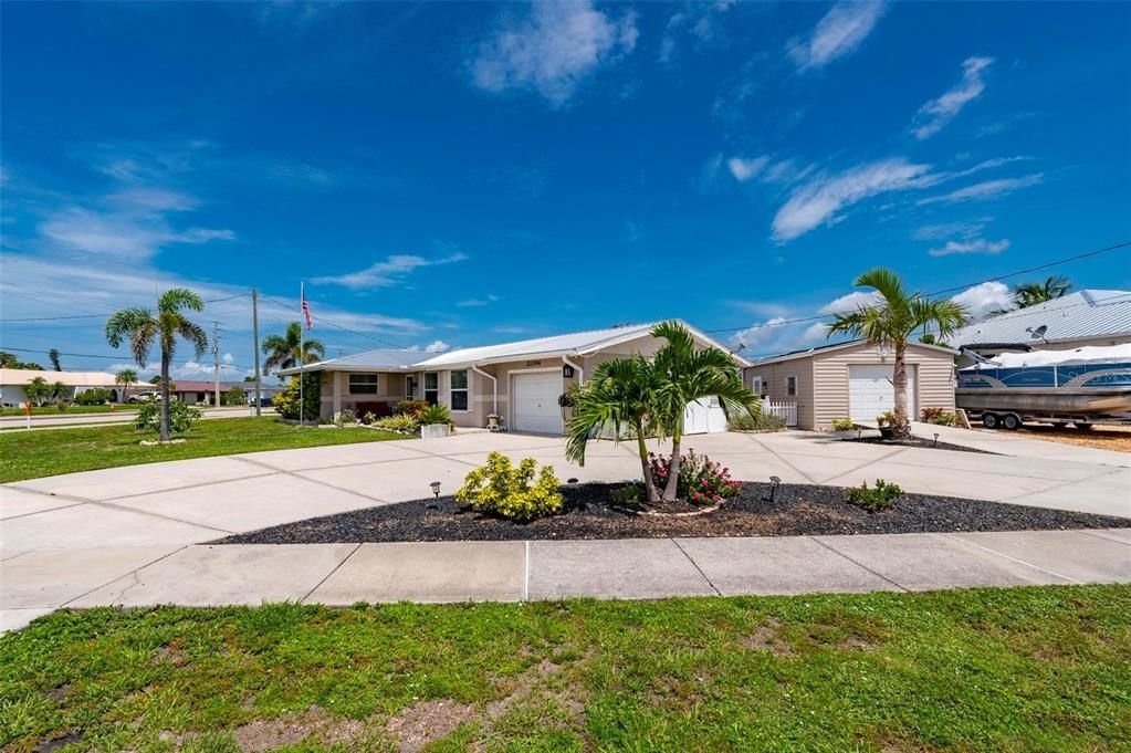 For Sale: $315,000 (2 beds, 2 baths, 1276 Square Feet)