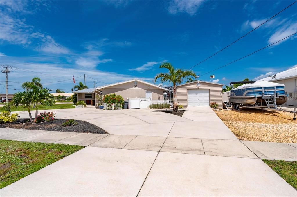 For Sale: $315,000 (2 beds, 2 baths, 1276 Square Feet)