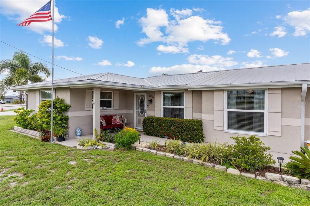 For Sale: $315,000 (2 beds, 2 baths, 1276 Square Feet)