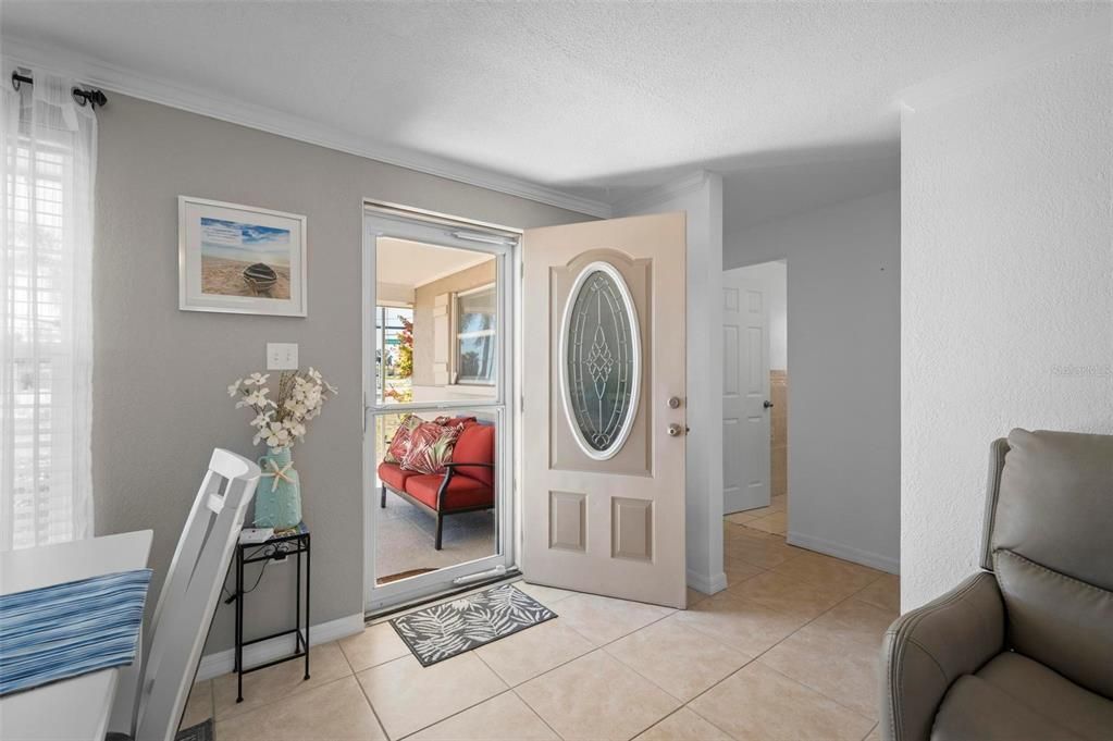 For Sale: $315,000 (2 beds, 2 baths, 1276 Square Feet)