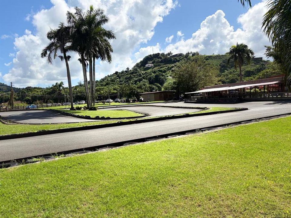 На продажу: $380,000 (0.50 acres)