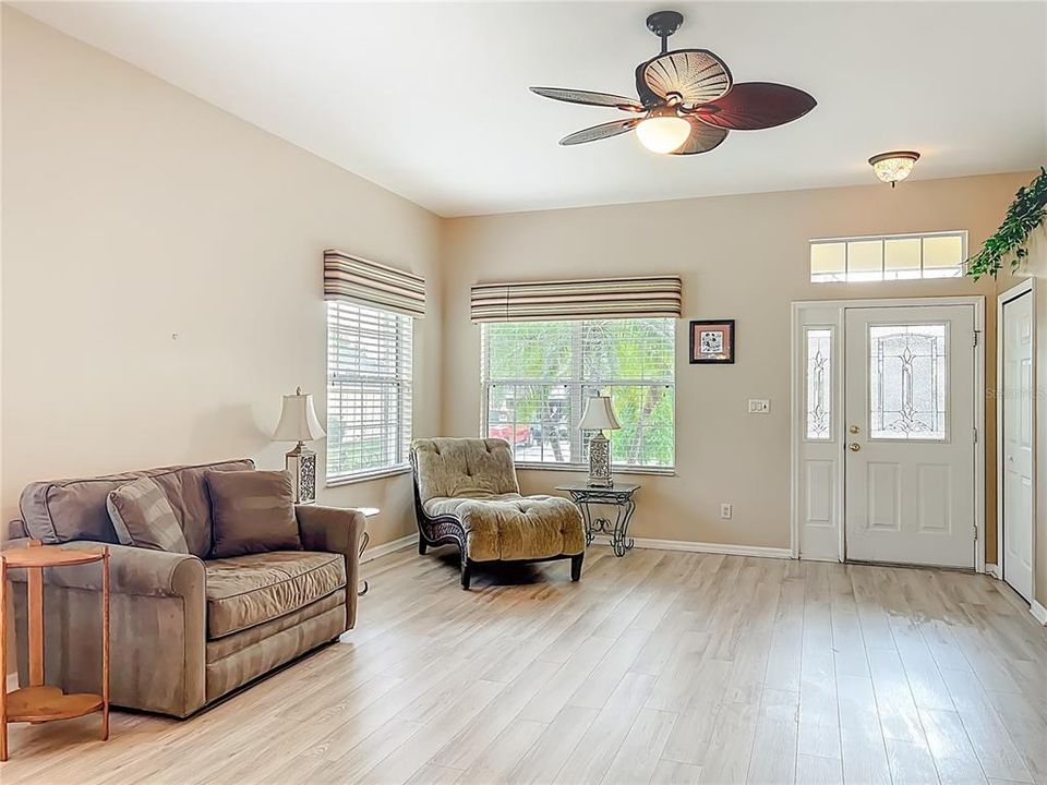 На продажу: $312,000 (2 спален, 2 ванн, 1888 Квадратных фут)