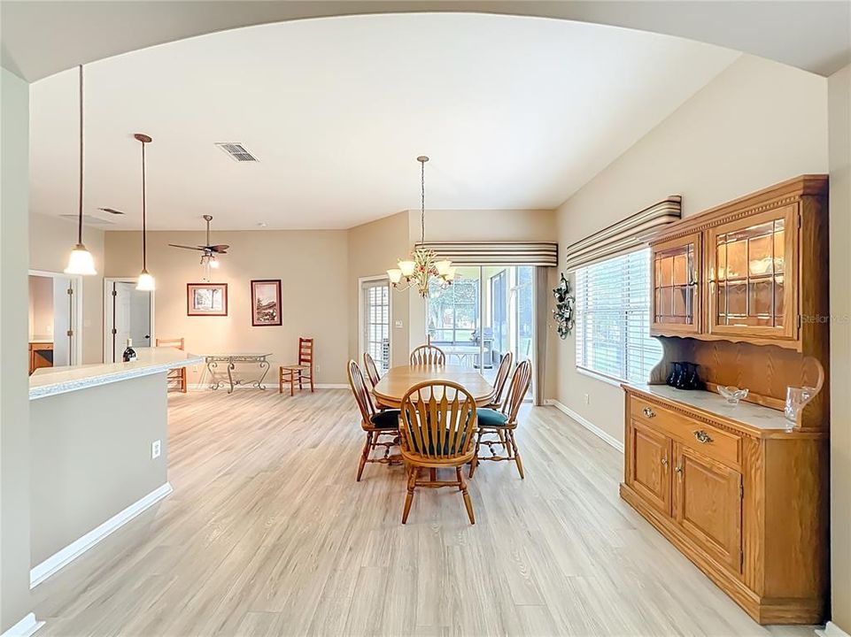 На продажу: $312,000 (2 спален, 2 ванн, 1888 Квадратных фут)