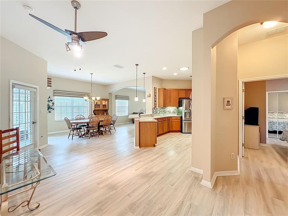 На продажу: $312,000 (2 спален, 2 ванн, 1888 Квадратных фут)