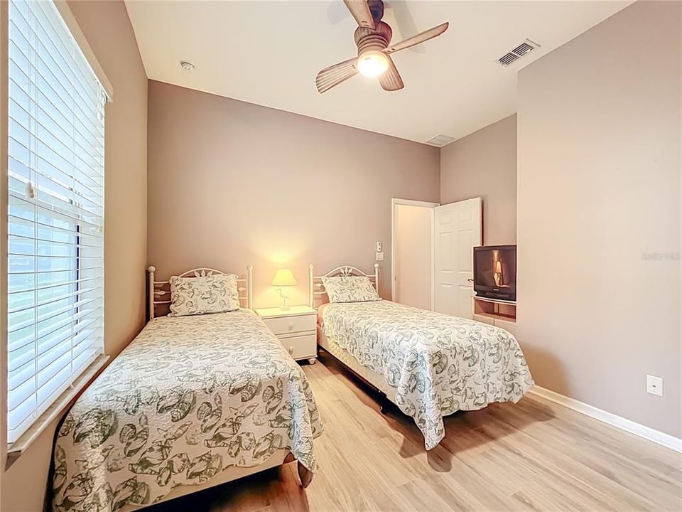 На продажу: $312,000 (2 спален, 2 ванн, 1888 Квадратных фут)