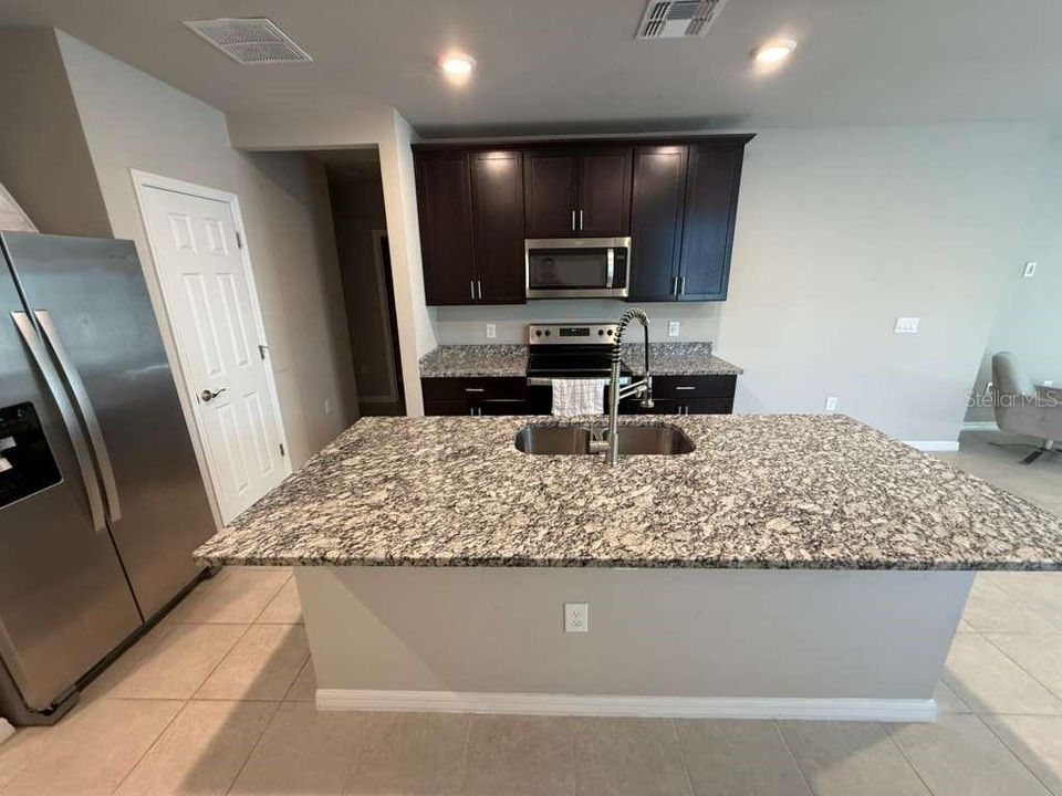 En Venta: $310,000 (3 camas, 2 baños, 1280 Pies cuadrados)