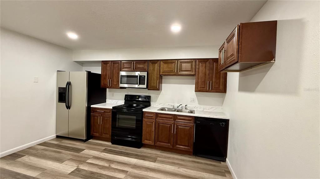 For Rent: $1,699 (2 beds, 2 baths, 900 Square Feet)