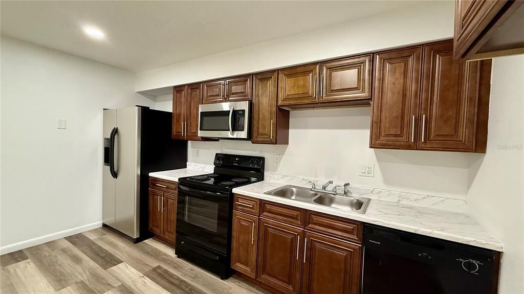 For Rent: $1,699 (2 beds, 2 baths, 900 Square Feet)