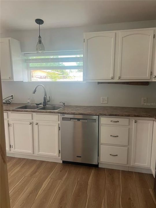 For Rent: $2,900 (3 beds, 2 baths, 1144 Square Feet)