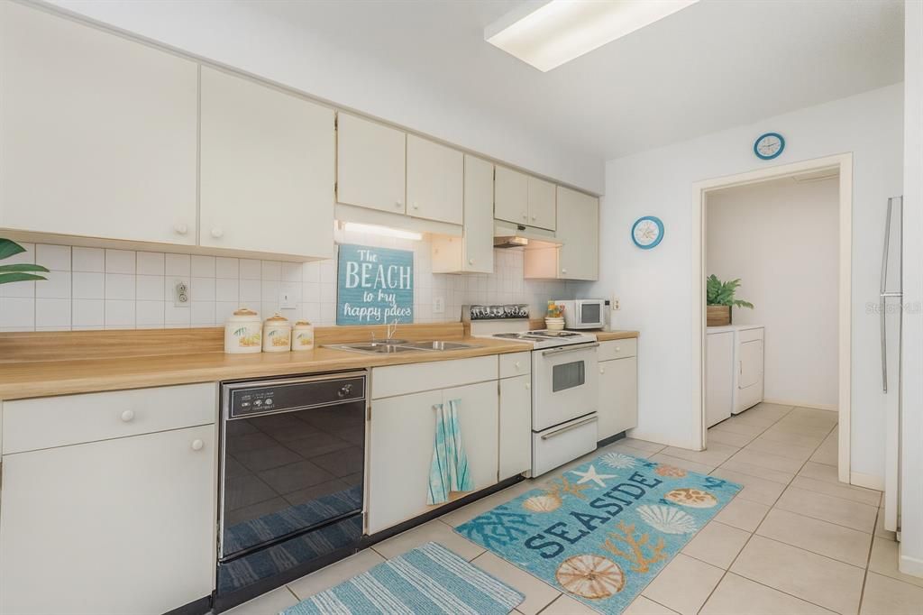 For Sale: $169,900 (2 beds, 2 baths, 1044 Square Feet)