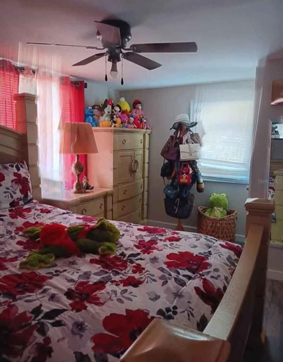 En Venta: $540,000 (5 camas, 2 baños, 2520 Pies cuadrados)