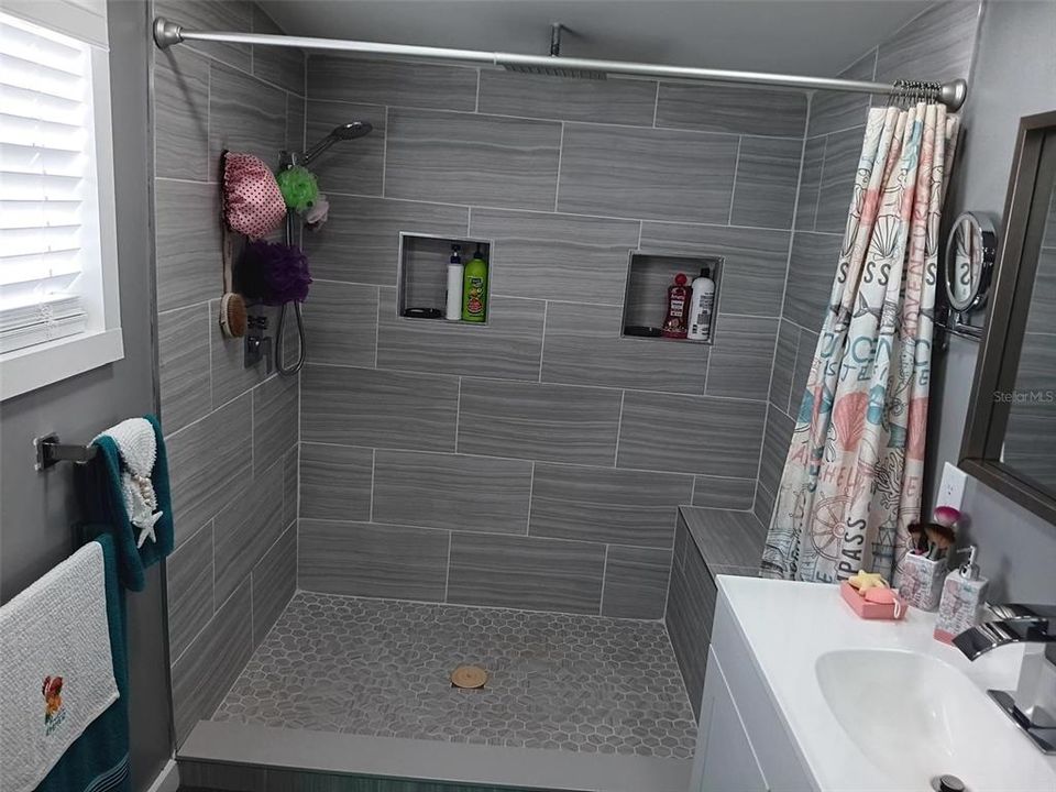 En Venta: $540,000 (5 camas, 2 baños, 2520 Pies cuadrados)