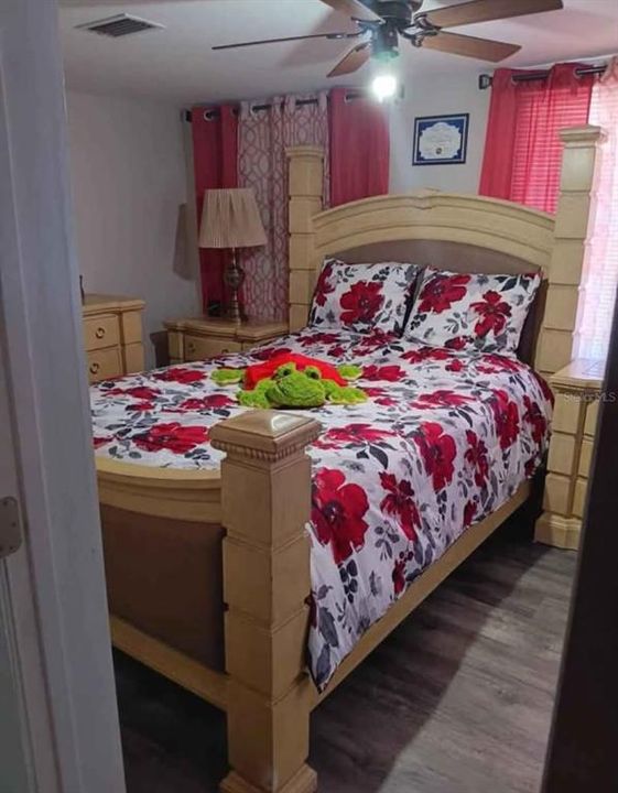 En Venta: $540,000 (5 camas, 2 baños, 2520 Pies cuadrados)