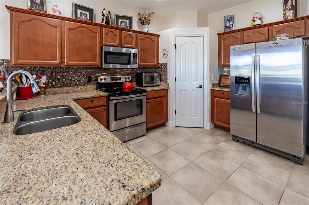 For Sale: $409,999 (3 beds, 2 baths, 2297 Square Feet)