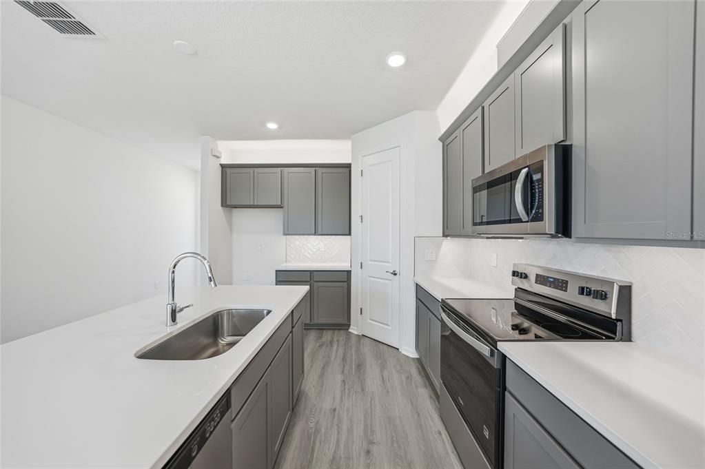 En Venta: $337,489 (3 camas, 2 baños, 1657 Pies cuadrados)