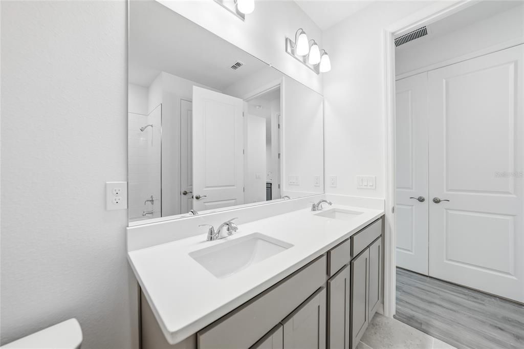 En Venta: $337,489 (3 camas, 2 baños, 1657 Pies cuadrados)