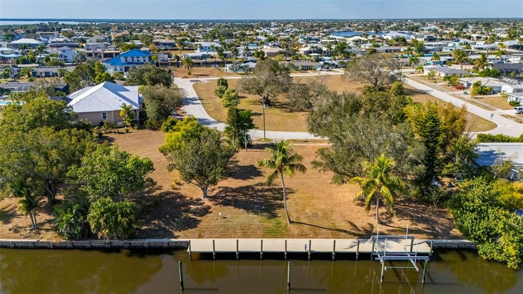 待售: $650,000 (0.34 acres)