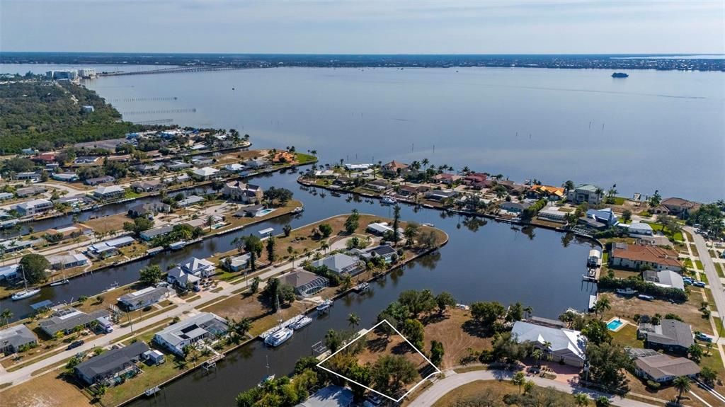 待售: $650,000 (0.34 acres)