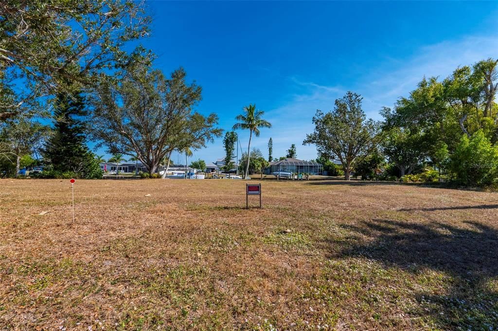 待售: $650,000 (0.34 acres)