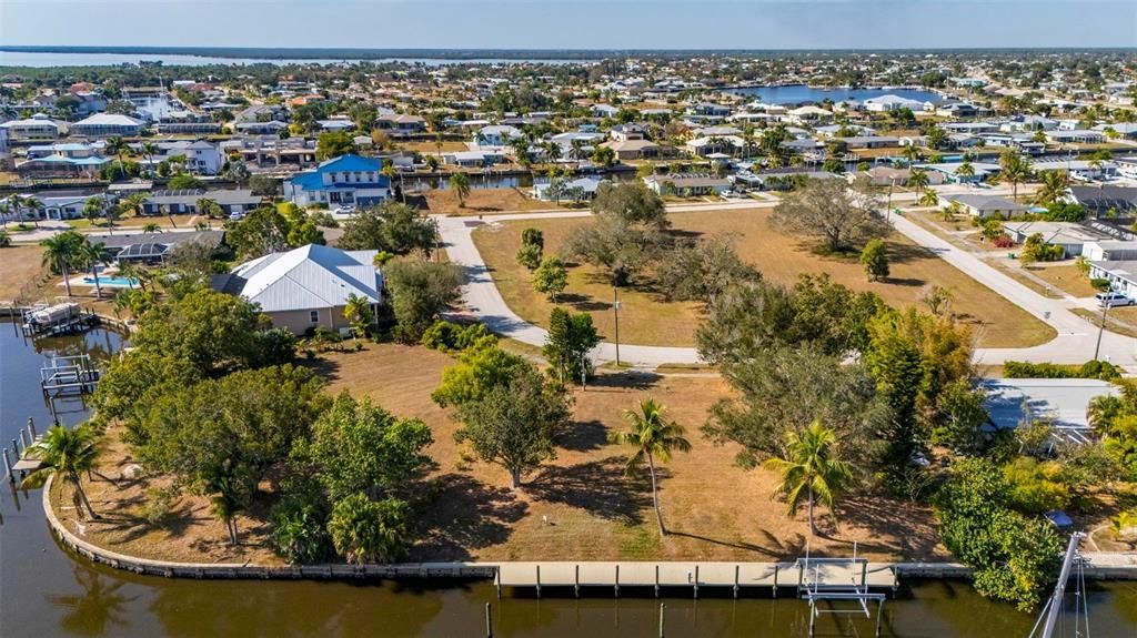 待售: $650,000 (0.34 acres)