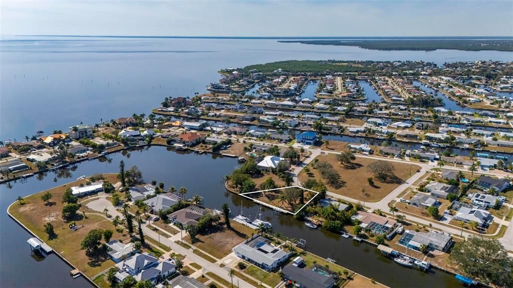 待售: $650,000 (0.34 acres)