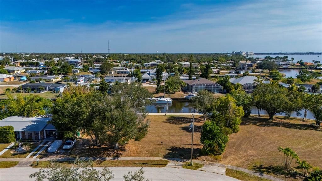 待售: $650,000 (0.34 acres)