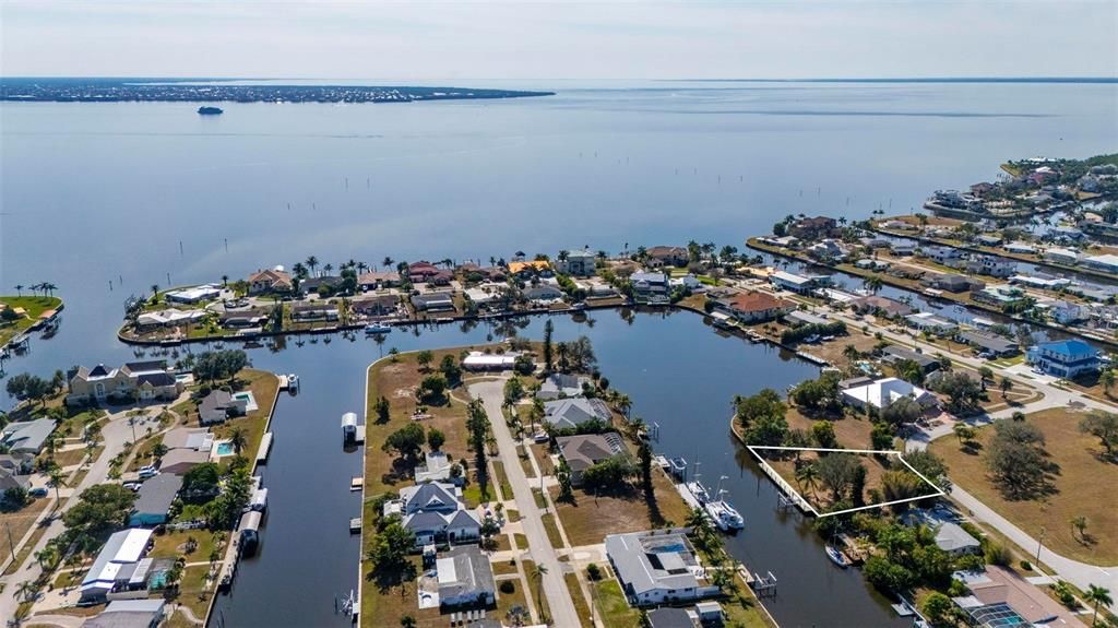 待售: $650,000 (0.34 acres)