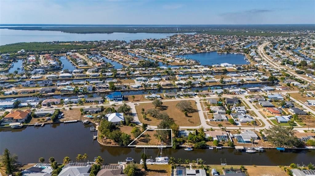 待售: $650,000 (0.34 acres)