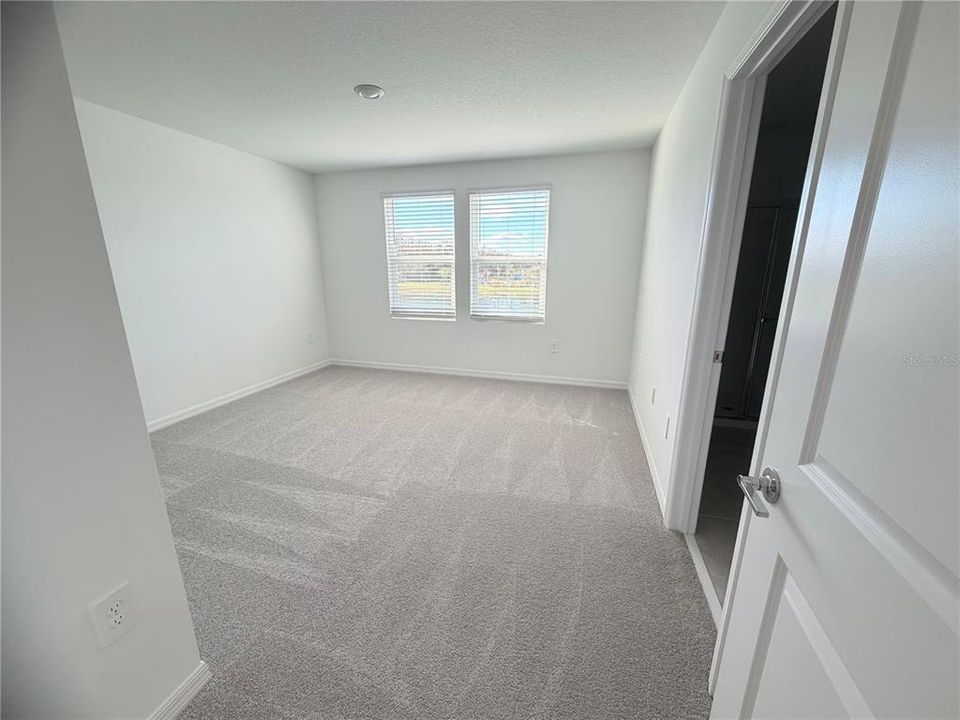 For Rent: $2,100 (3 beds, 2 baths, 1373 Square Feet)