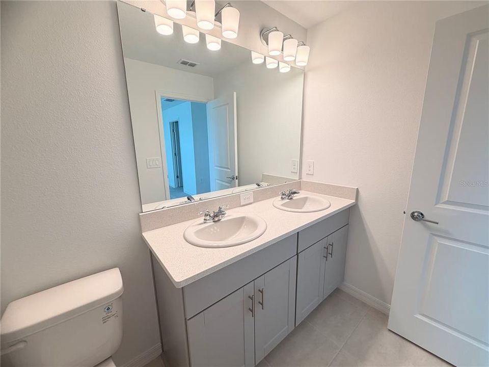 For Rent: $2,100 (3 beds, 2 baths, 1373 Square Feet)