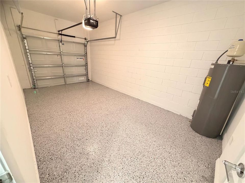 For Rent: $2,100 (3 beds, 2 baths, 1373 Square Feet)